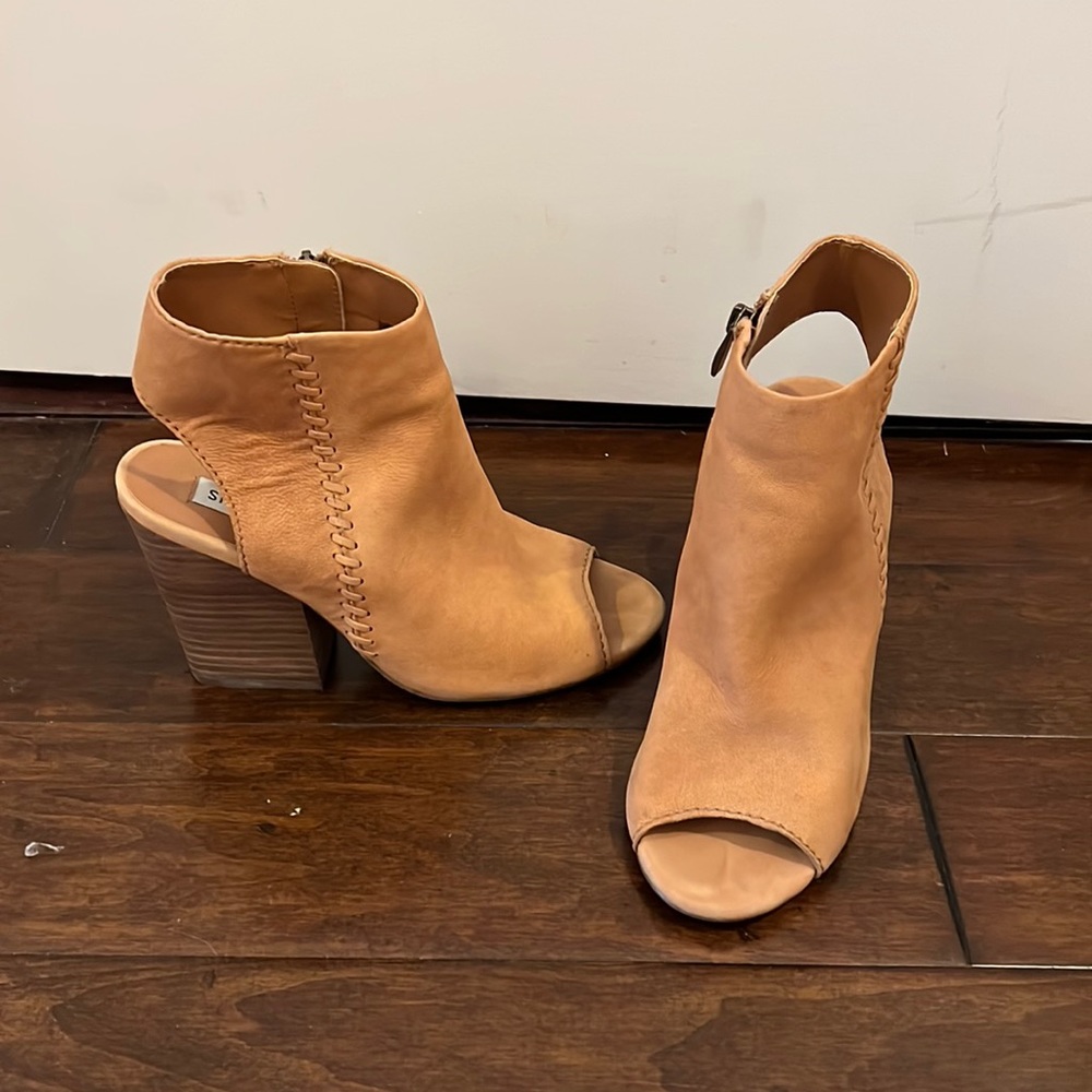 camel suede size 9, Steve Madden chunky heel, worn once